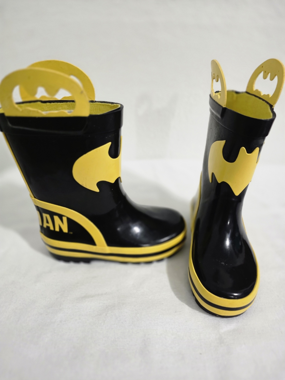 Batman Yellow & Black Logo Kids Rain Boots with Bat Pulls Size 7-8 Toddler